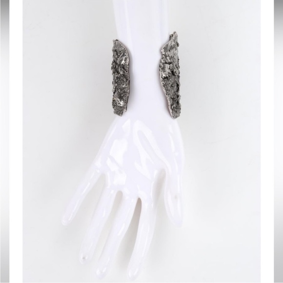 Alexander McQueen Molten Cuff Bracelet - Picture 15 of 15